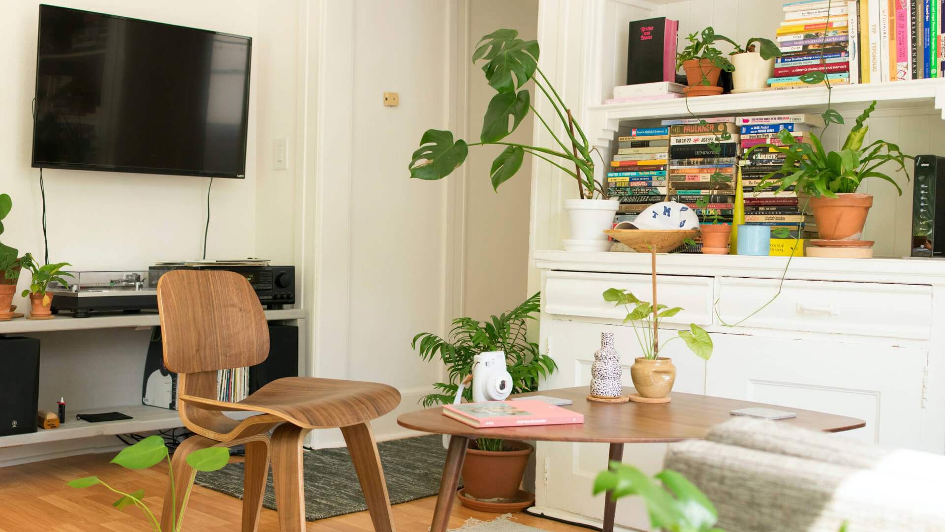 How to style art prints and posters in your home